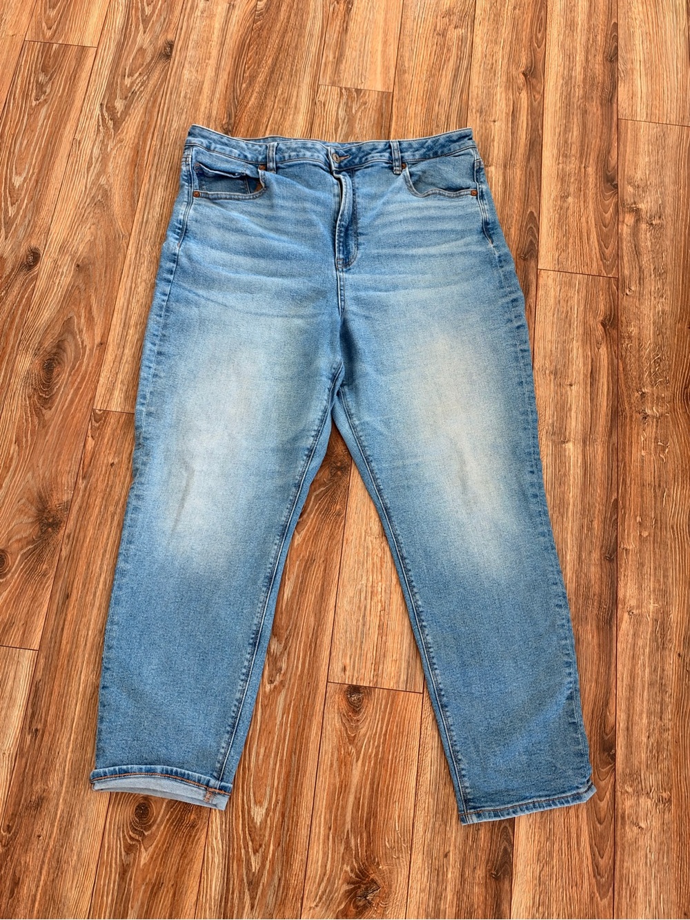 American Eagle Outfitters Light Blue Women’s Cropped Jeans